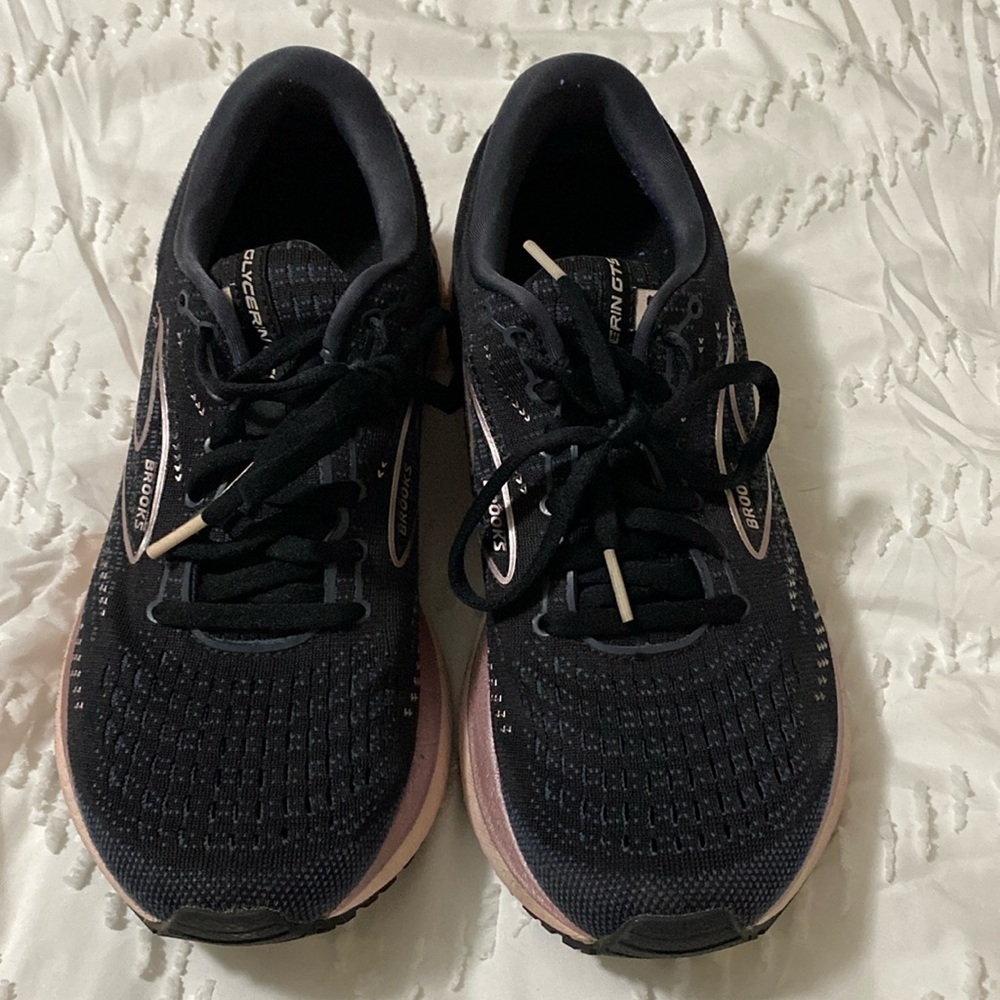 BROOKS Glycerine 19 size 8 1/2 running shoe. Black.
